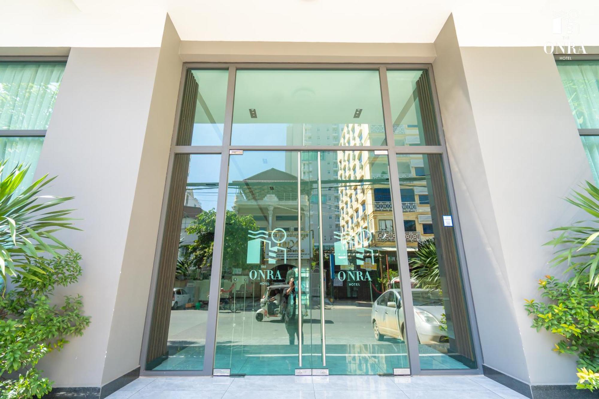 The Onra Hotel พนมเปญ ภายนอก รูปภาพ